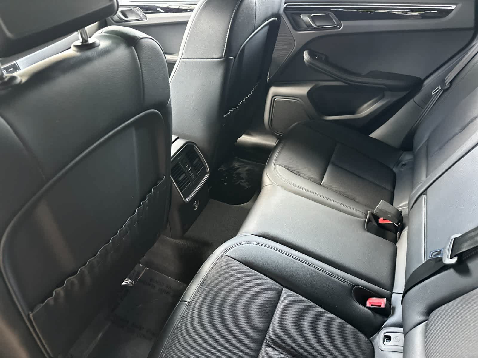 Certified 2024 Porsche Macan AWD/4WD image 13
