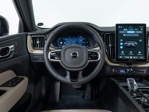 New 2026 Volvo XC60 B5 Plus w/ Climate Package image 17