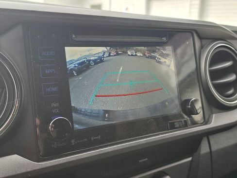 Used 2017 Toyota Tacoma TRD Off-Road w/ Tow Package image 28