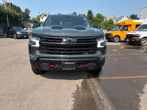 Used 2025 Chevrolet Silverado 1500 LT Trail Boss w/ LT Trail Boss Premium Package AWD/4WD image 3