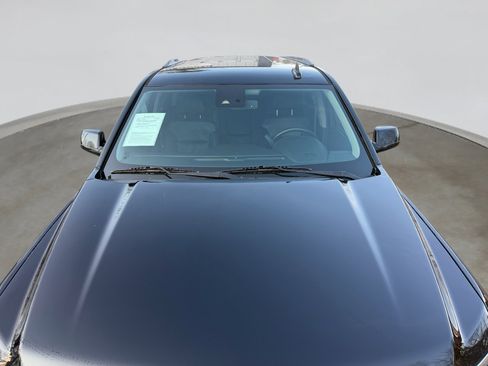 Used 2016 Chevrolet Suburban LT image 13