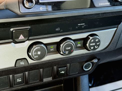 Used 2022 Toyota Tacoma SR RWD image 16