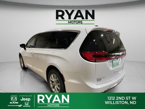 New 2026 Chrysler Pacifica Select AWD/4WD image 7