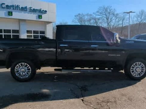 Used 2022 Chevrolet Silverado 2500 High Country w/ Z71 Off-Road Package image 9