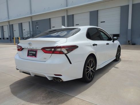 Used 2023 Toyota Camry SE image 5