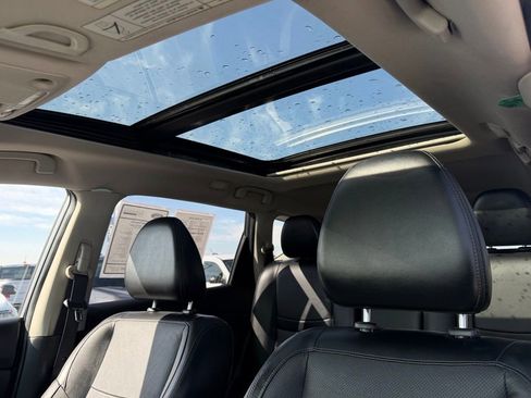 Used 2018 Nissan Rogue SL w/ Premium Package image 18