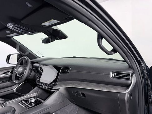 Used 2024 Jeep Wagoneer L Series II image 26