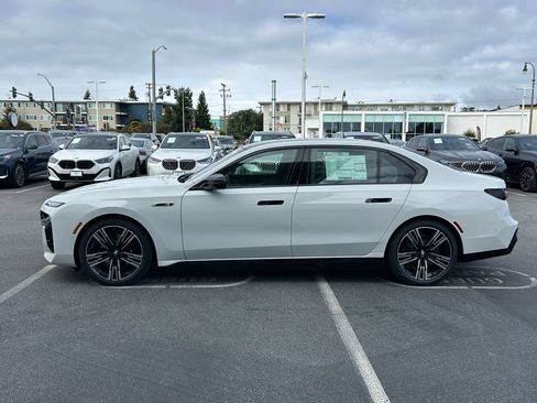New 2026 BMW i7 M70 w/ Executive Package AWD/4WD image 2