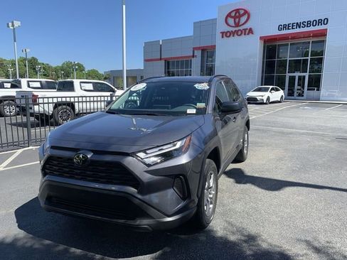 Used 2025 Toyota RAV4 LE AWD/4WD image 4