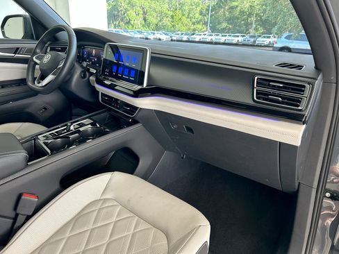 Certified 2025 Volkswagen Atlas Cross Sport SEL Premium R-Line AWD/4WD image 33
