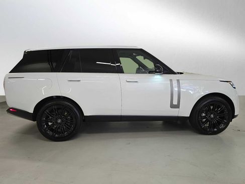 New 2025 Land Rover Range Rover SE image 6