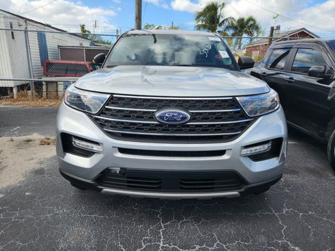 Used 2023 Ford Explorer XLT w/ Equipment Group 202A image 3