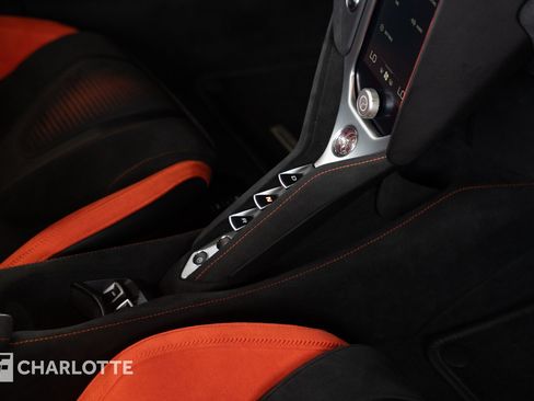 Used 2025 McLaren 750S Spider RWD image 32