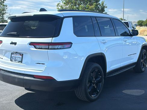 Used 2023 Jeep Grand Cherokee L Limited w/ Black Appearance Package AWD/4WD image 3