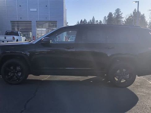 New 2025 Jeep Grand Cherokee L Laredo image 5