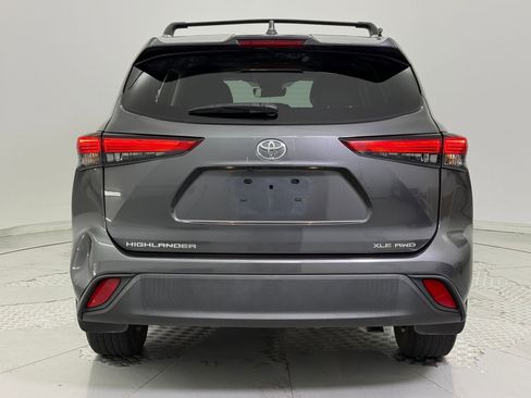 Used 2023 Toyota Highlander XLE image 10