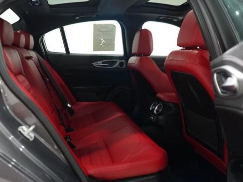 Used 2025 Alfa Romeo Giulia Veloce image 34