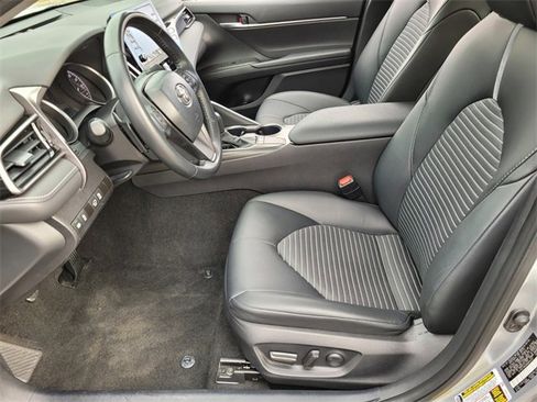 Used 2024 Toyota Camry SE image 10