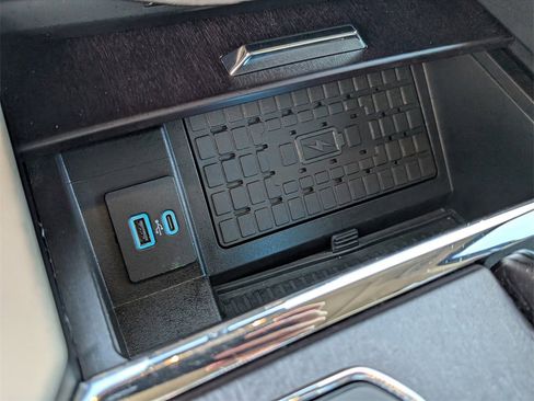 Used 2024 Ford Expedition Platinum image 31