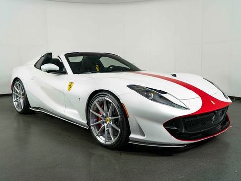 Used 2022 Ferrari 812 GTS RWD image 2