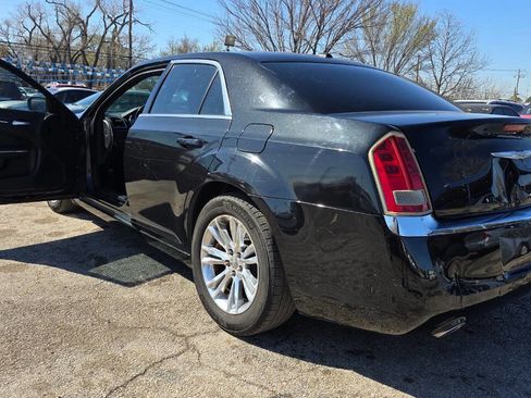 Used 2011 Chrysler 300 image 10