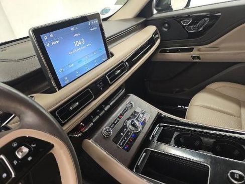 Used 2023 Lincoln Aviator Reserve w/ Equipment Group 201A AWD/4WD image 4