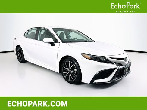 Used 2023 Toyota Camry SE image 1