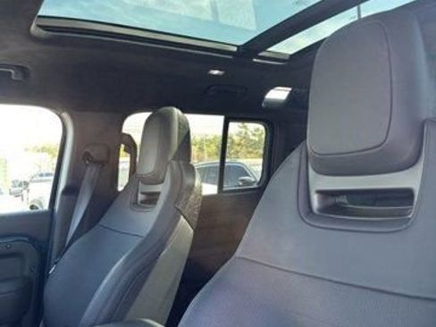 Used 2026 Land Rover Defender 110 image 26