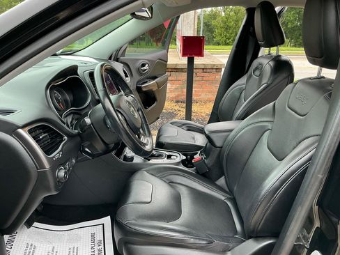 Used 2019 Jeep Cherokee Limited AWD/4WD image 15