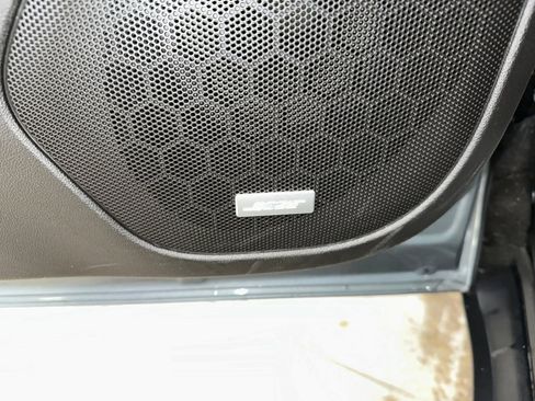 Certified 2023 GMC Acadia SLT w/ Preferred Package image 7