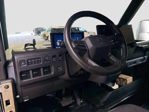 Used 2024 Chevrolet Brightdrop 600 w/ Commercial Equipment Package AWD/4WD image 11