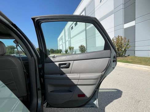 Used 2006 Ford Taurus SEL image 16