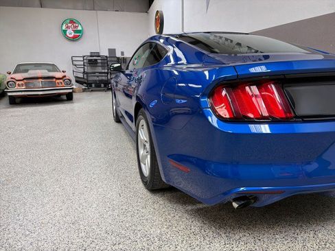 Used 2017 Ford Mustang Coupe image 9