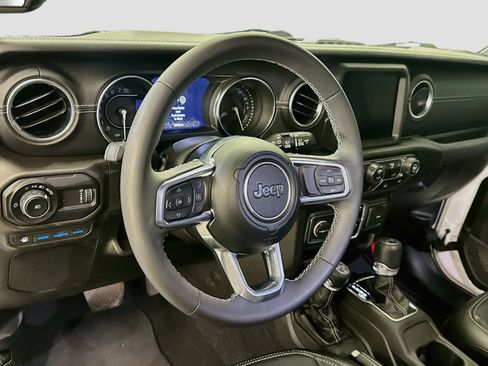 Used 2023 Jeep Wrangler Unlimited Sahara AWD/4WD image 18