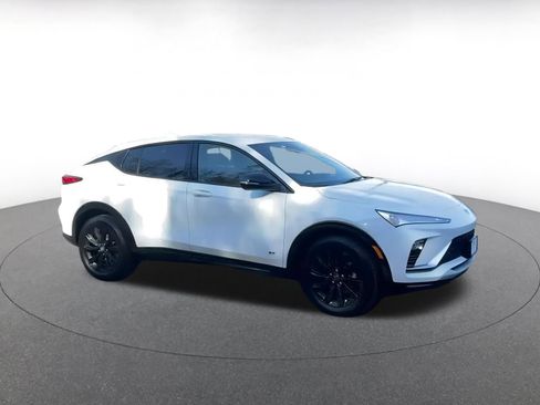 Used 2025 Buick Envista Sport Touring image 2