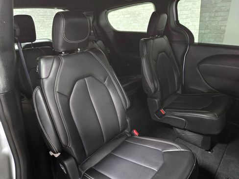 Used 2024 Chrysler Pacifica Touring-L w/ S Appearance Package AWD/4WD image 57