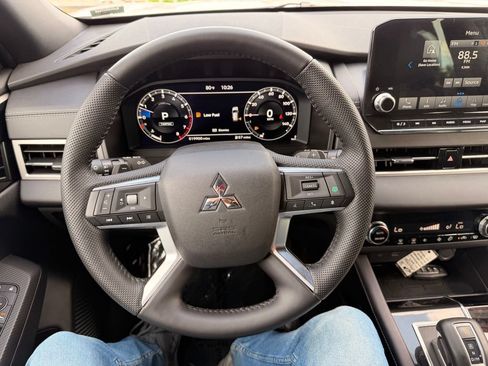 Used 2023 Mitsubishi Outlander Ralliart AWD/4WD image 17