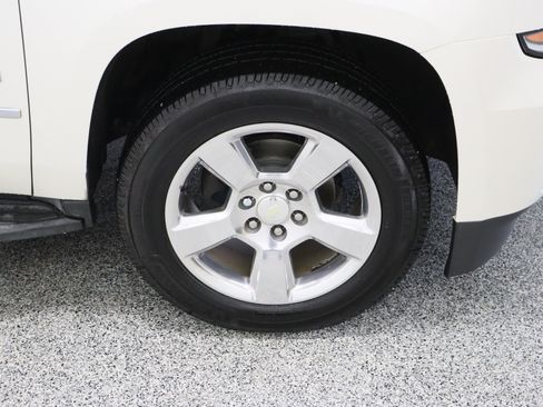 Used 2015 Chevrolet Suburban LT RWD image 5