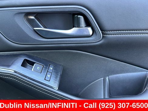 Used 2024 Nissan Rogue SL AWD/4WD image 22