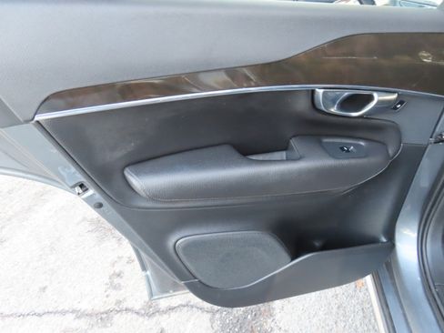 Used 2018 Volvo XC90 T6 Momentum w/ Convenience Package image 10