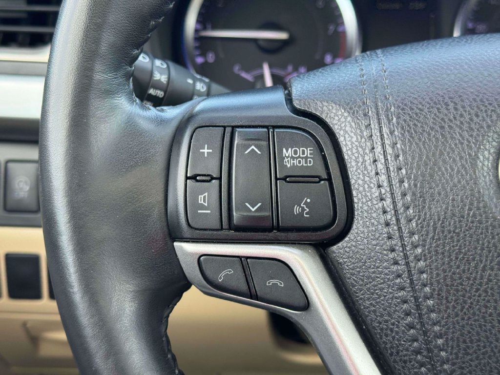 Used 2019 Toyota Highlander XLE AWD/4WD image 24