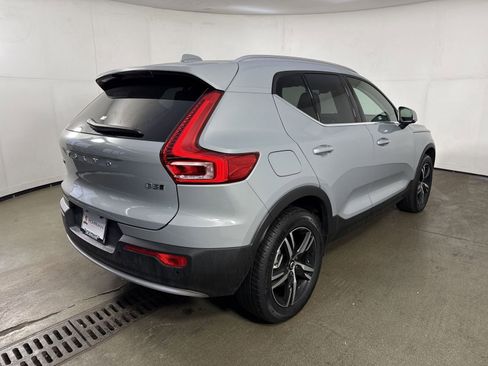 Used 2025 Volvo XC40 B5 Core image 35