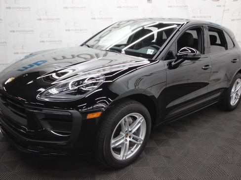 Used 2023 Porsche Macan image 10