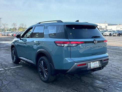 New 2026 Nissan Pathfinder SL w/ SL Premium Package AWD/4WD image 6