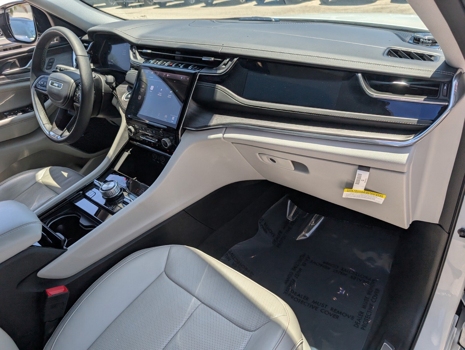 Used 2022 Jeep Grand Cherokee Overland AWD/4WD image 20