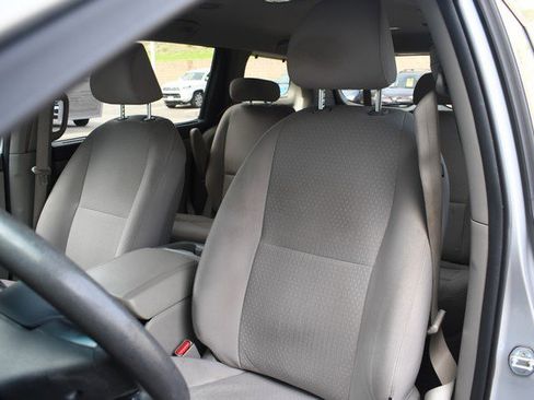 Used 2016 Kia Sedona LX w/ LX Convenience Package FWD image 17