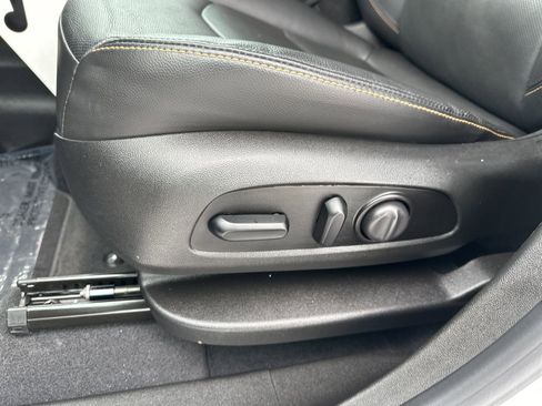 Used 2021 Chevrolet Equinox Premier w/ Redline Edition image 15