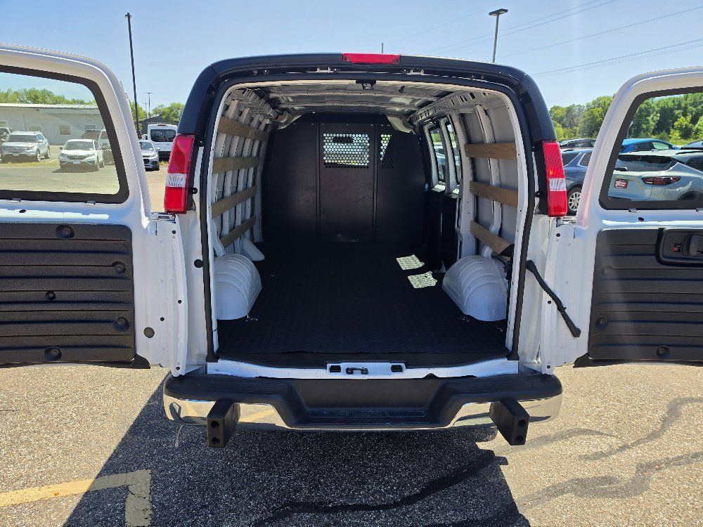 Used 2025 GMC Savana 2500 w/ Driver Convenience Package RWD image 3