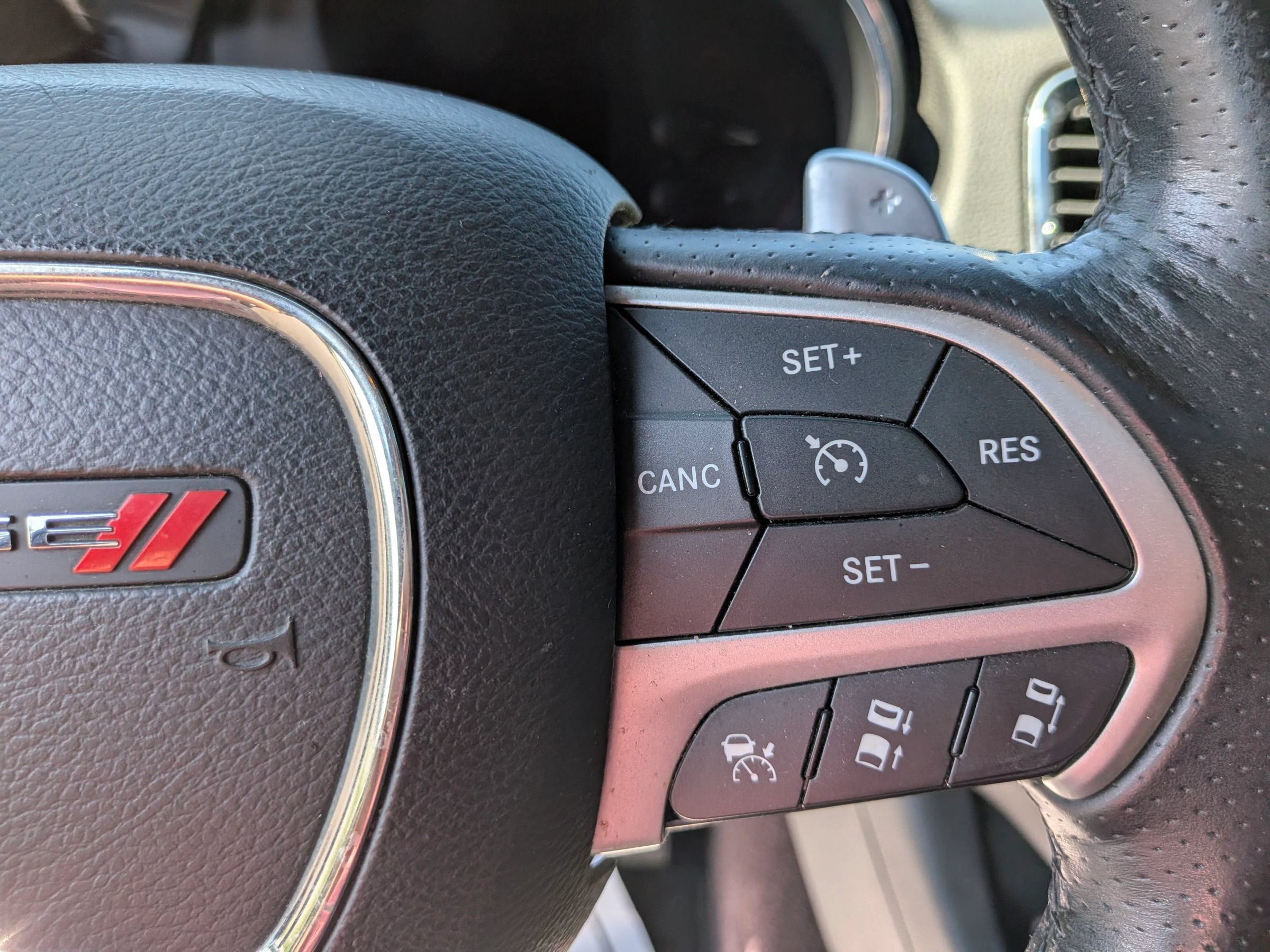 Used 2016 Dodge Durango R/T w/ Technology Group AWD/4WD image 29