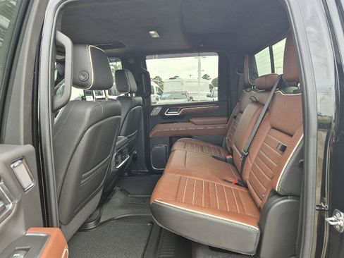 Used 2025 GMC Sierra 2500 Denali Ultimate w/ Max Trailering Package AWD/4WD image 11
